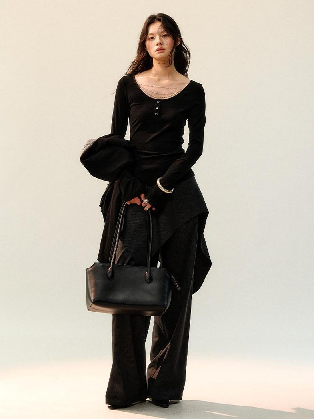 AnnoMundi Viscose Blend Soft Stretch Slim Fit Casual Round Neck Women Black Fitted T-Shirt