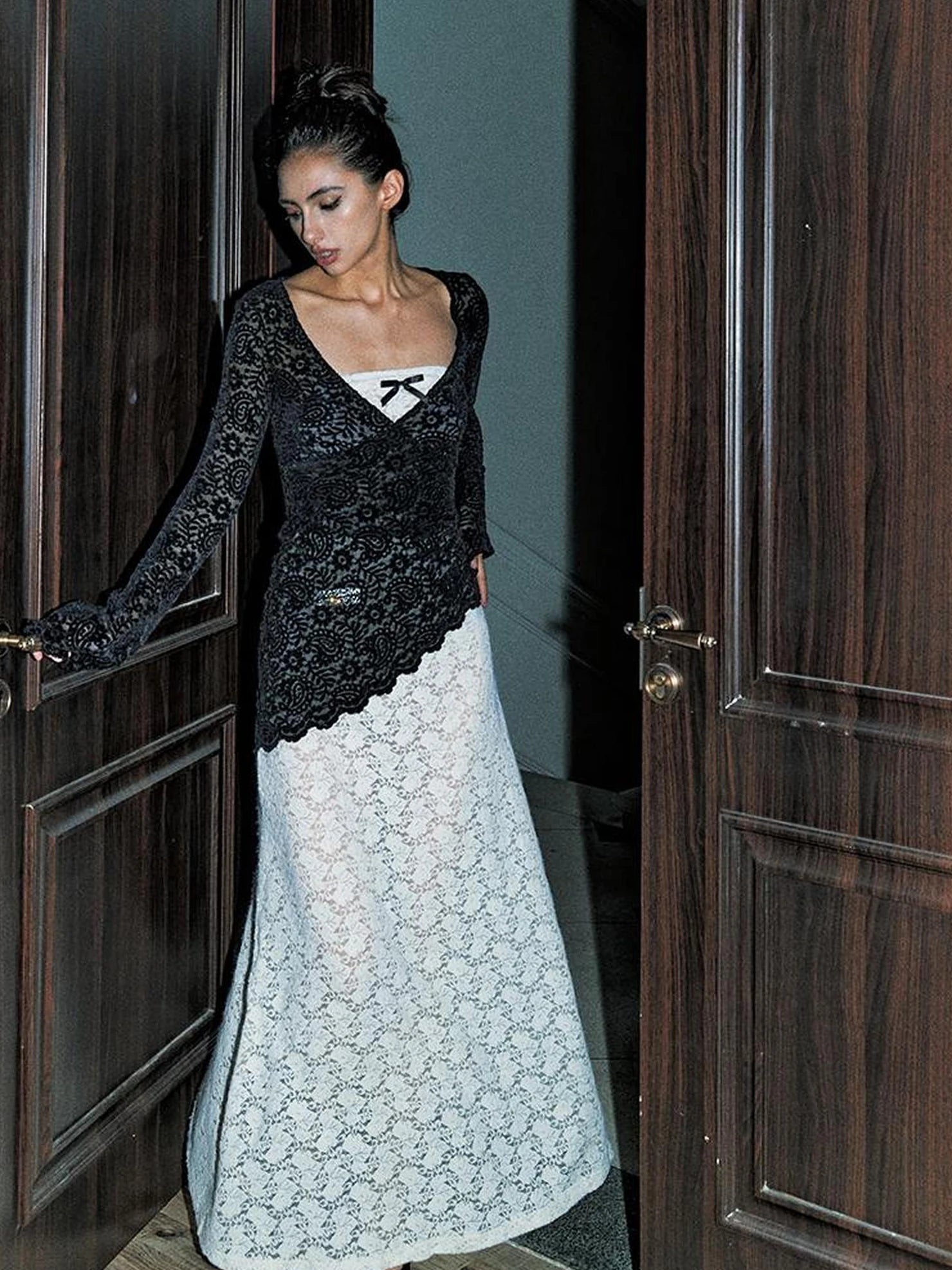 Anti Being General Rebel Lace Asymmetric Top 
V-neck 
Asymmetric Hem 
Lace Up Front 
Long Sleeve 
Cropped Length 
T-shirt Cardigan