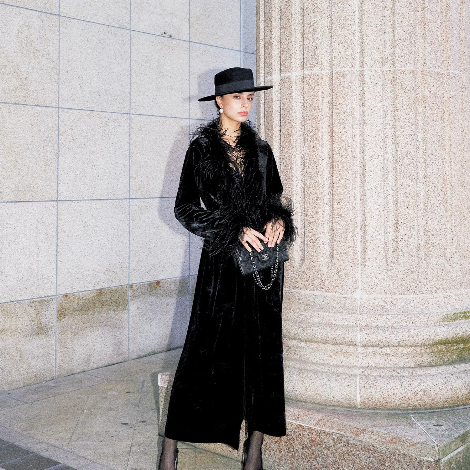 Anti_Being_General_V-neck_Belted_Ostrich_Feather_Black_Velvet_Long_Coat_MISSTT