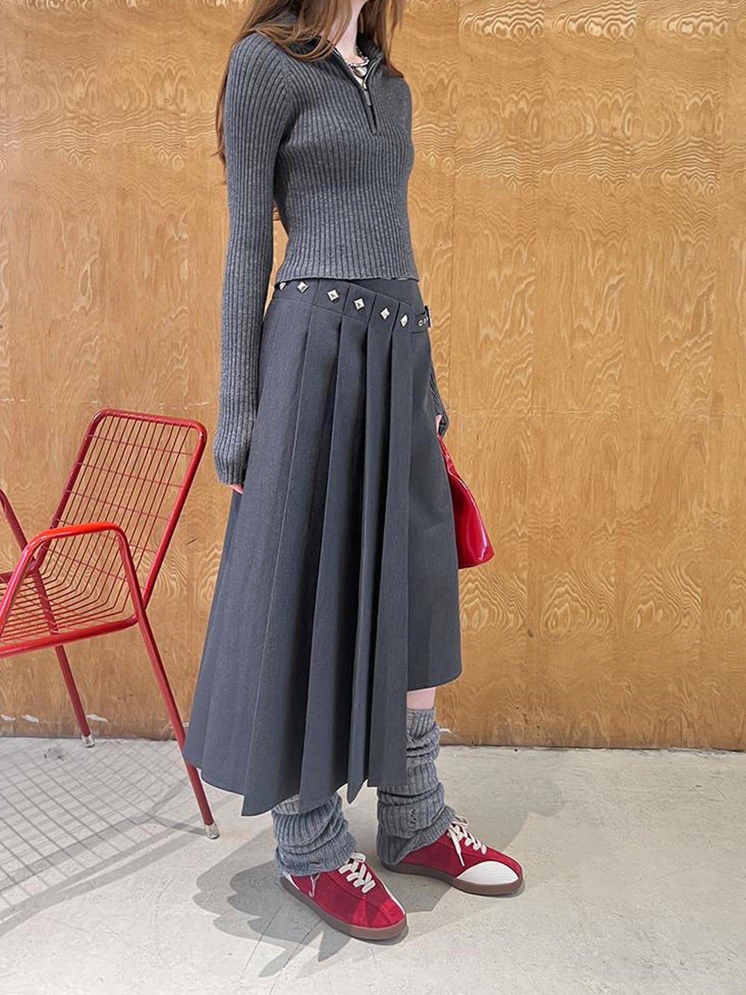 DIDDI MODA Asymmetric Pleated Skirt With Metal Studs