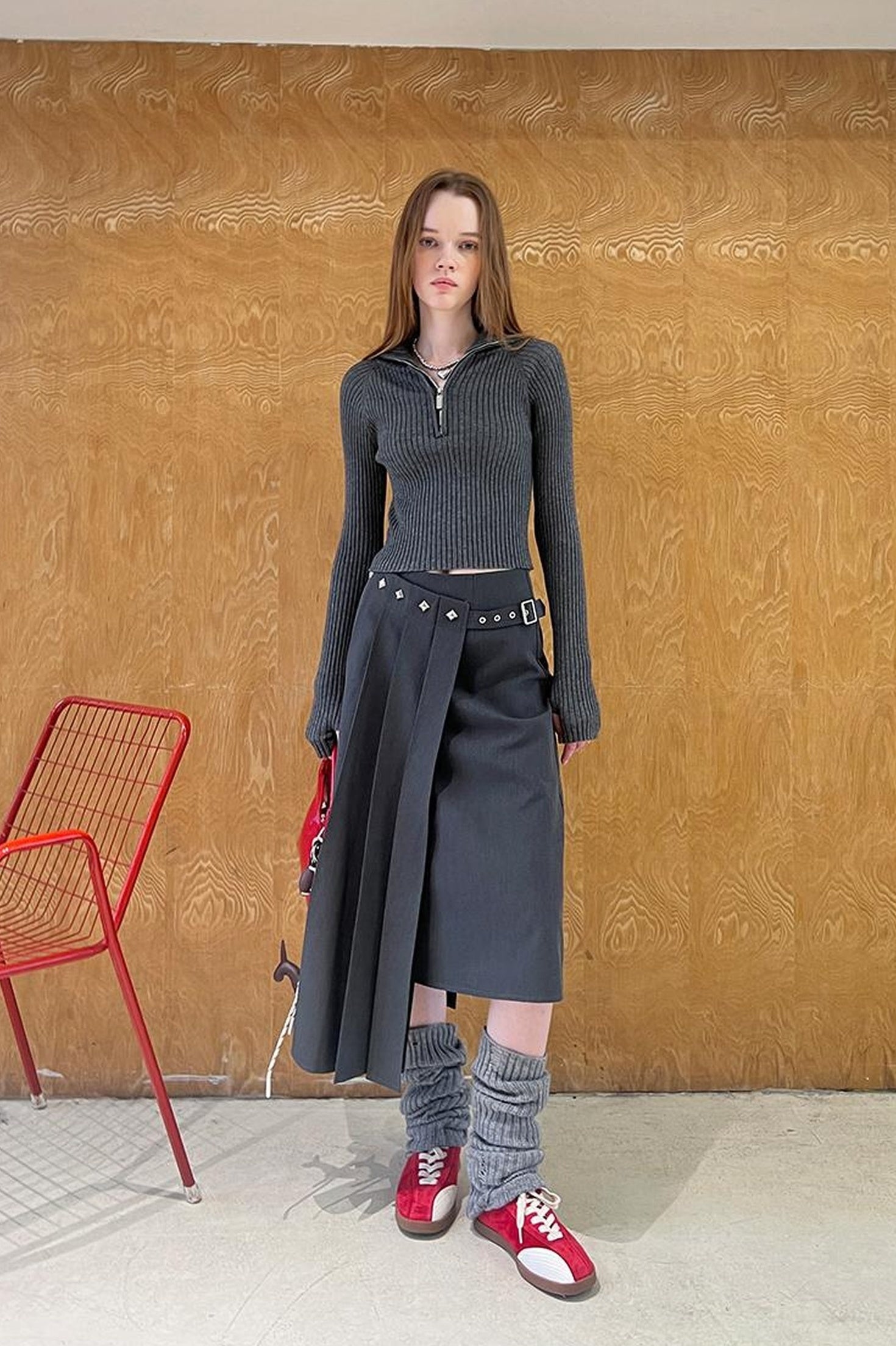 DIDDI MODA Asymmetric Pleated Skirt With Metal Studs