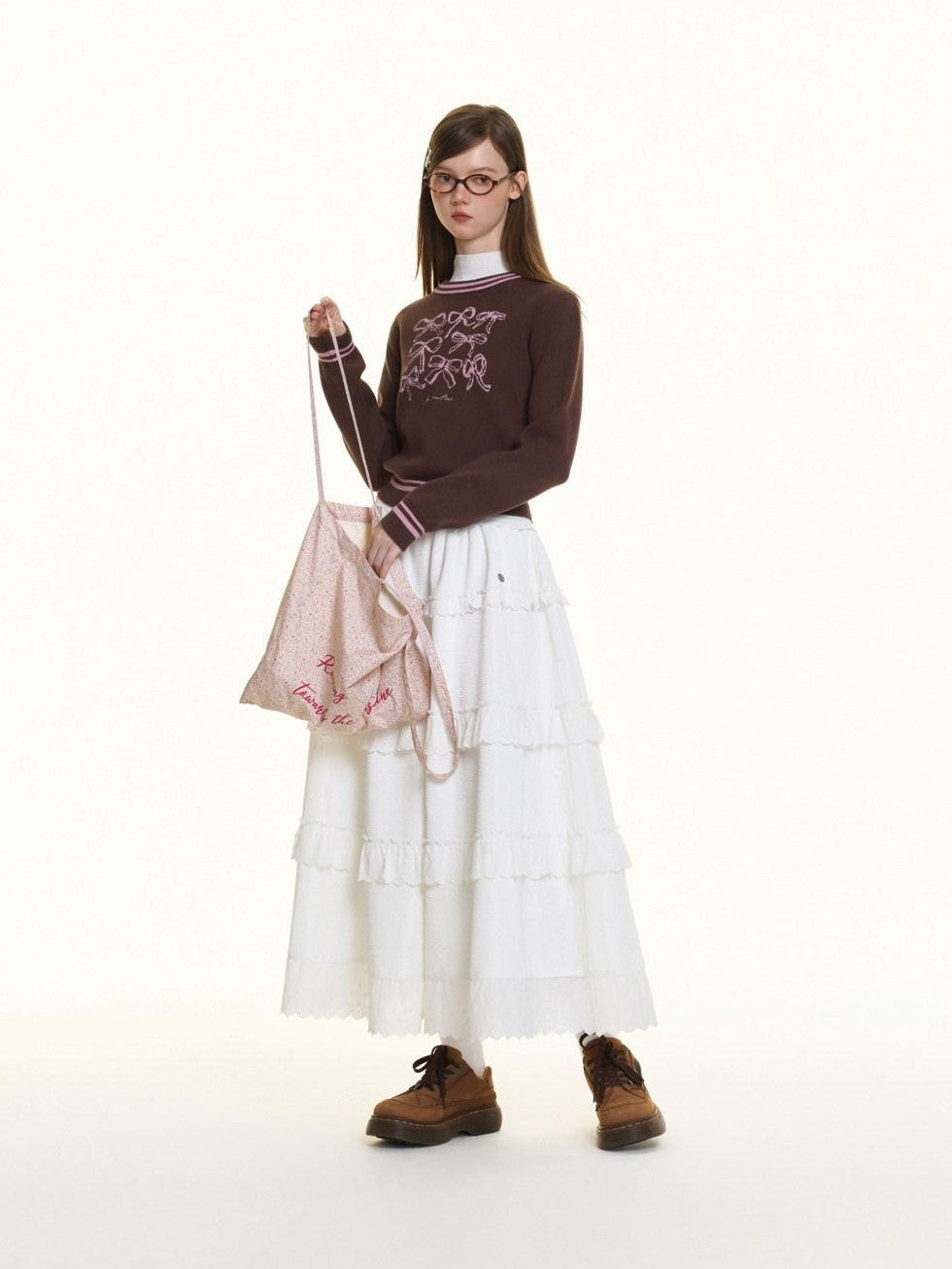 BETWEENAND Brown Bow Embroidery Jacquard Round Neck Women&