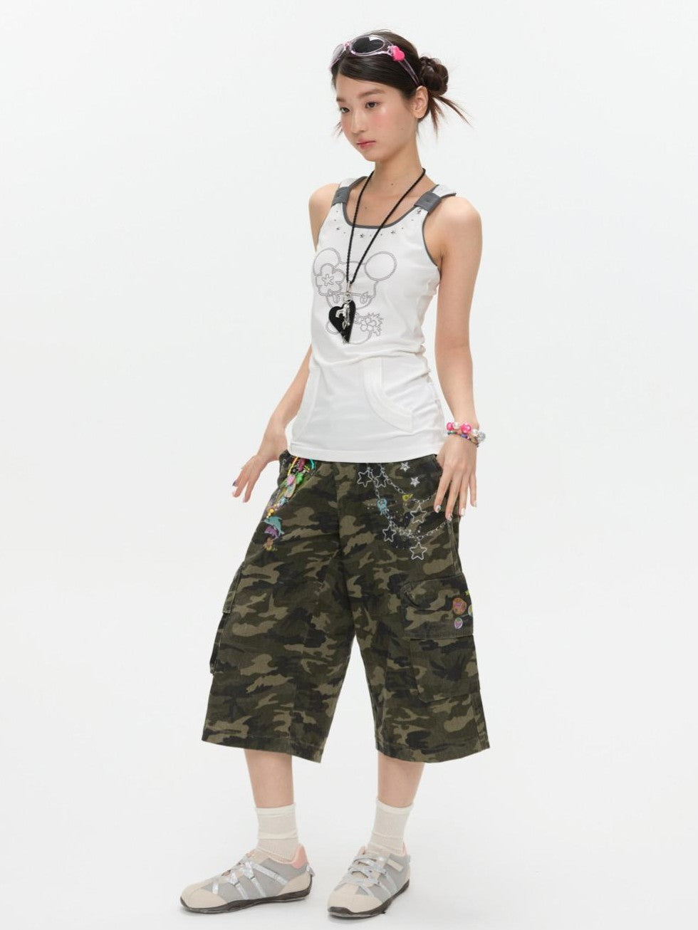 BETWEENAND Camouflage Printed Vintage Straight Leg Women&