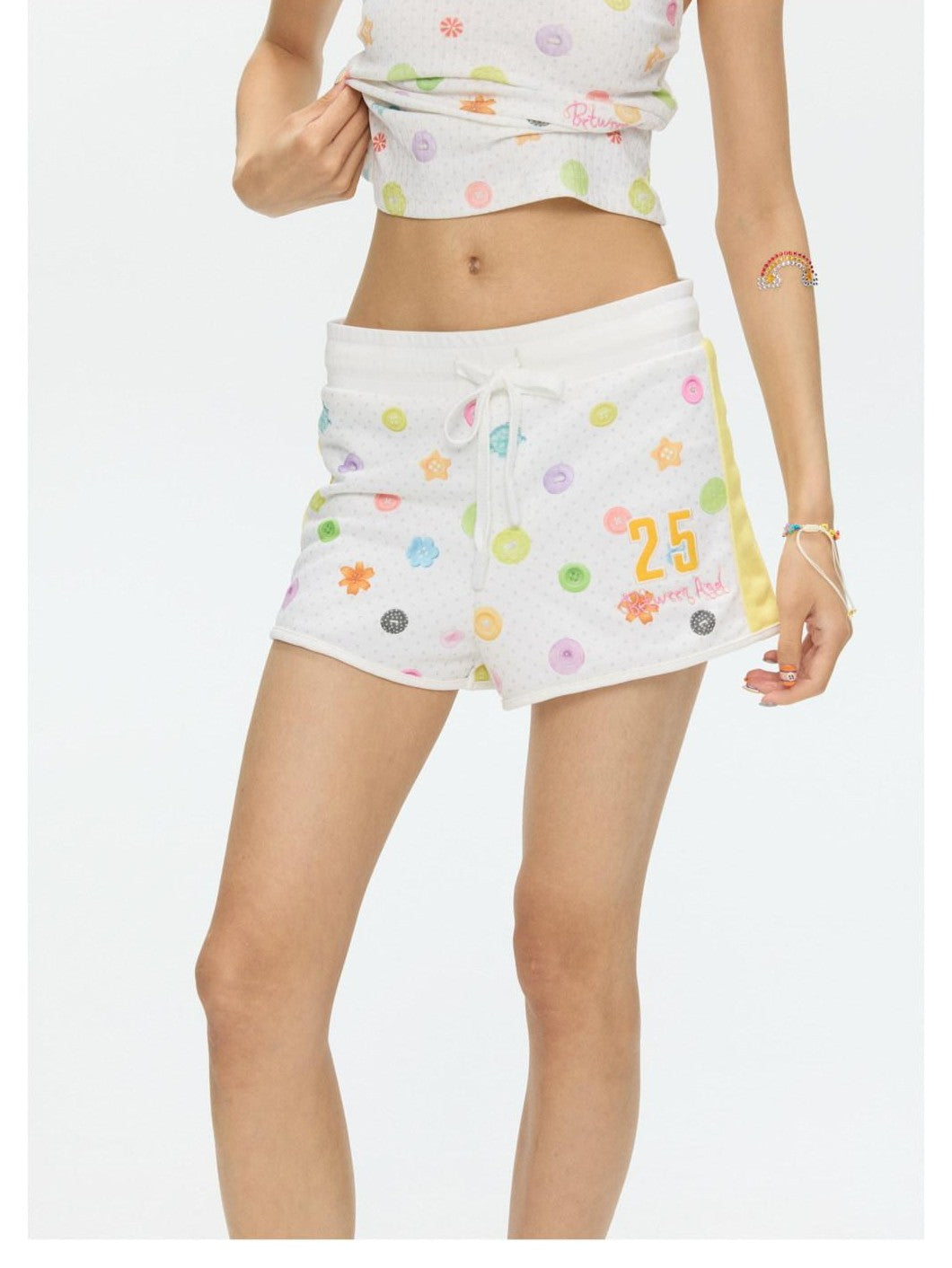 BETWEENAND Colorful Button Halter Neck Women&