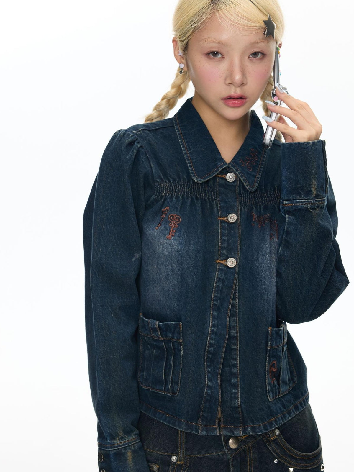 BETWEENAND Cool Washed Key Star Music Note Embroidery Straight Women&