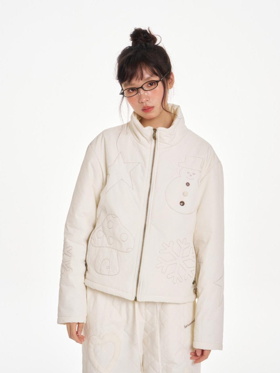 BETWEENAND Creamy White Snowman Embroidered Stand Collar Women&
