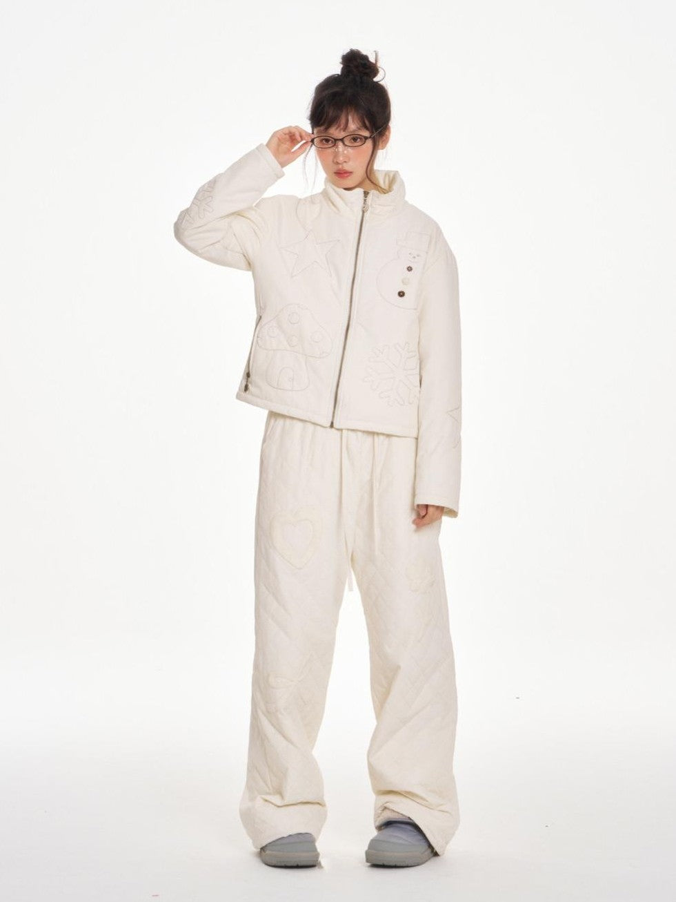 BETWEENAND Creamy White Snowman Embroidered Stand Collar Women&