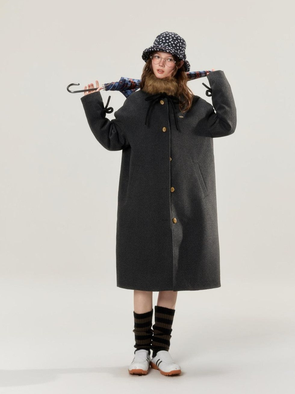 BETWEENAND Detachable Fur Collar Bow Pockets Single Breasted Women&