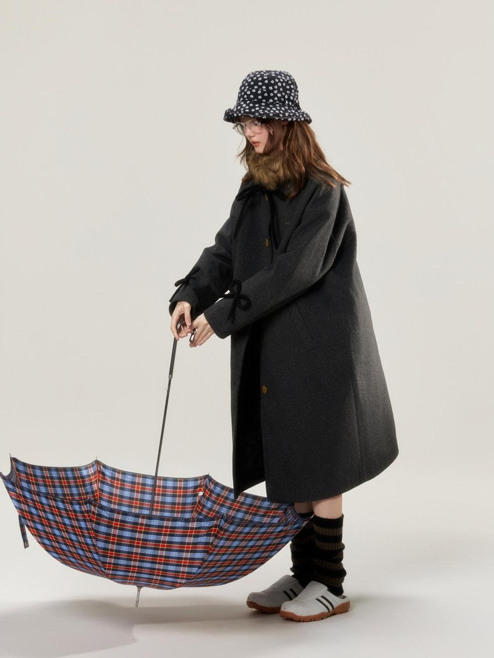 BETWEENAND Detachable Fur Collar Bow Pockets Single Breasted Women&