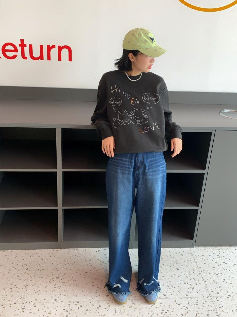 BETWEENAND Faded Wash Leg Lengthening Distressed Hem Women&