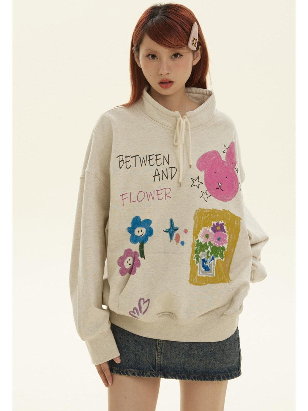 BETWEENAND Graffiti Cartoon Rabbit Print Zip Half High Collar Ribbed Women&
