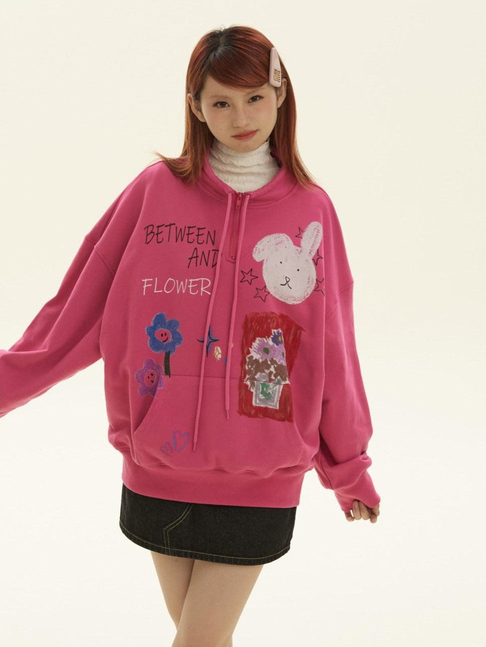 BETWEENAND Graffiti Cartoon Rabbit Print Zip Half High Collar Ribbed Women&