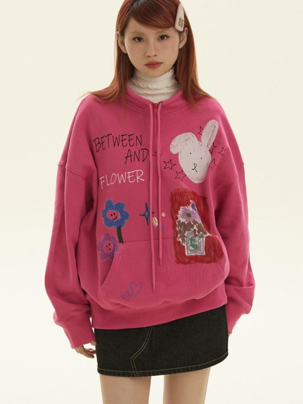 BETWEENAND Graffiti Cartoon Rabbit Print Zip Half High Collar Ribbed Women&