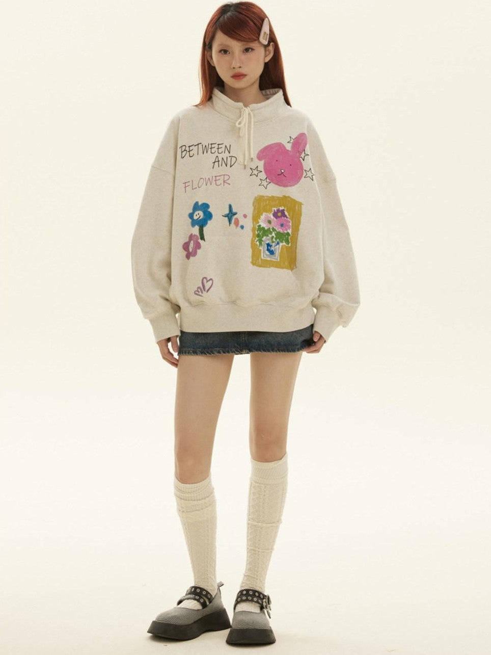 BETWEENAND Graffiti Cartoon Rabbit Print Zip Half High Collar Ribbed Women&