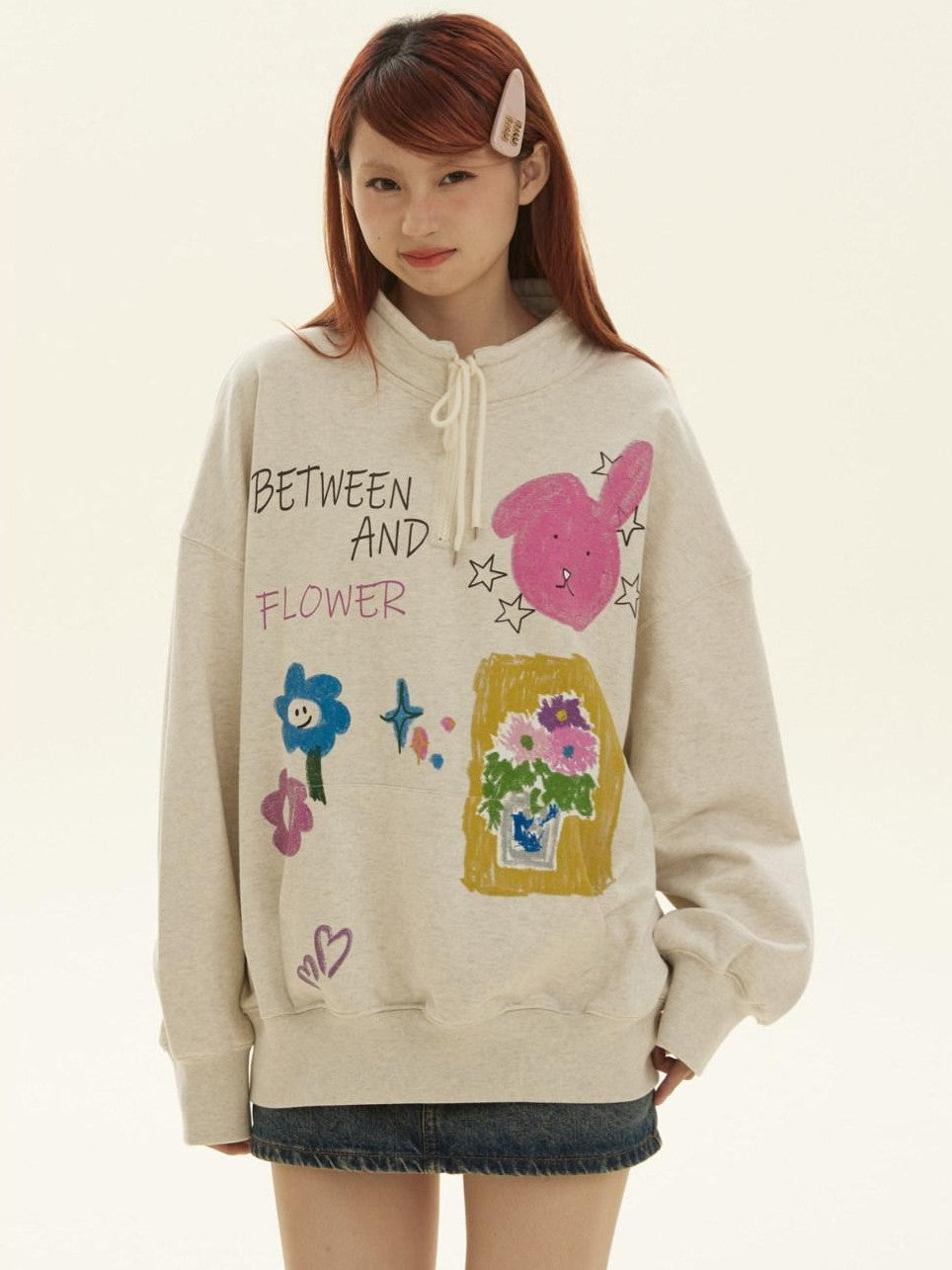 BETWEENAND Graffiti Cartoon Rabbit Print Zip Half High Collar Ribbed Women&