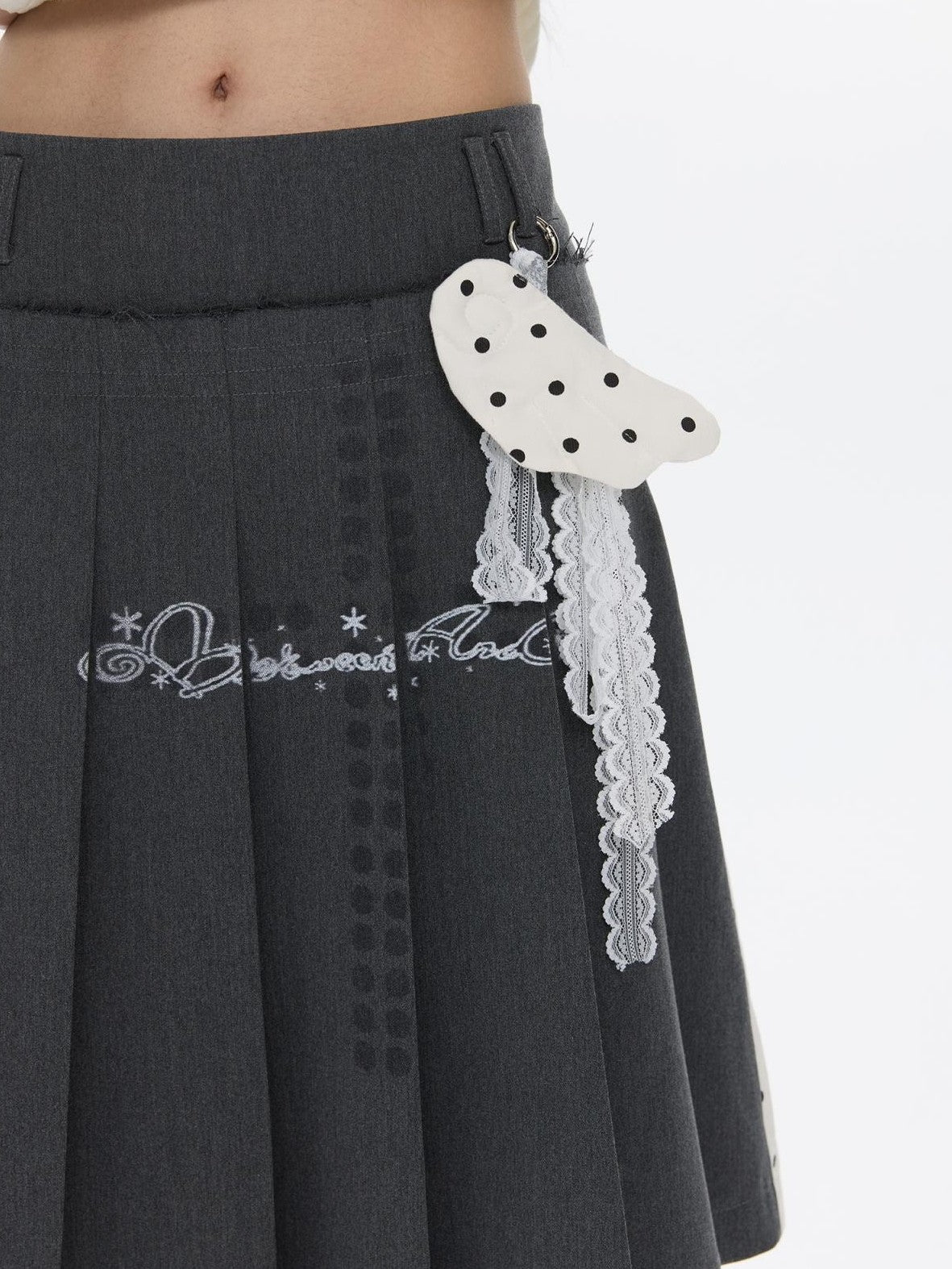 BETWEENAND Gray White Polka Dot Spliced Reversible High Waist Pleated Women&