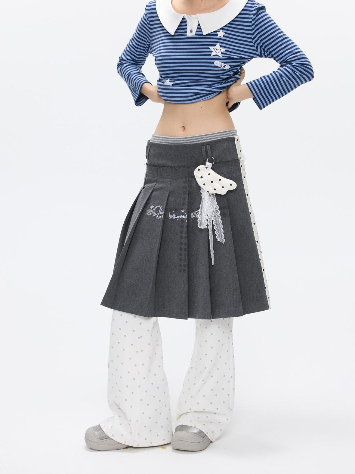 BETWEENAND Gray White Polka Dot Spliced Reversible High Waist Pleated Women&