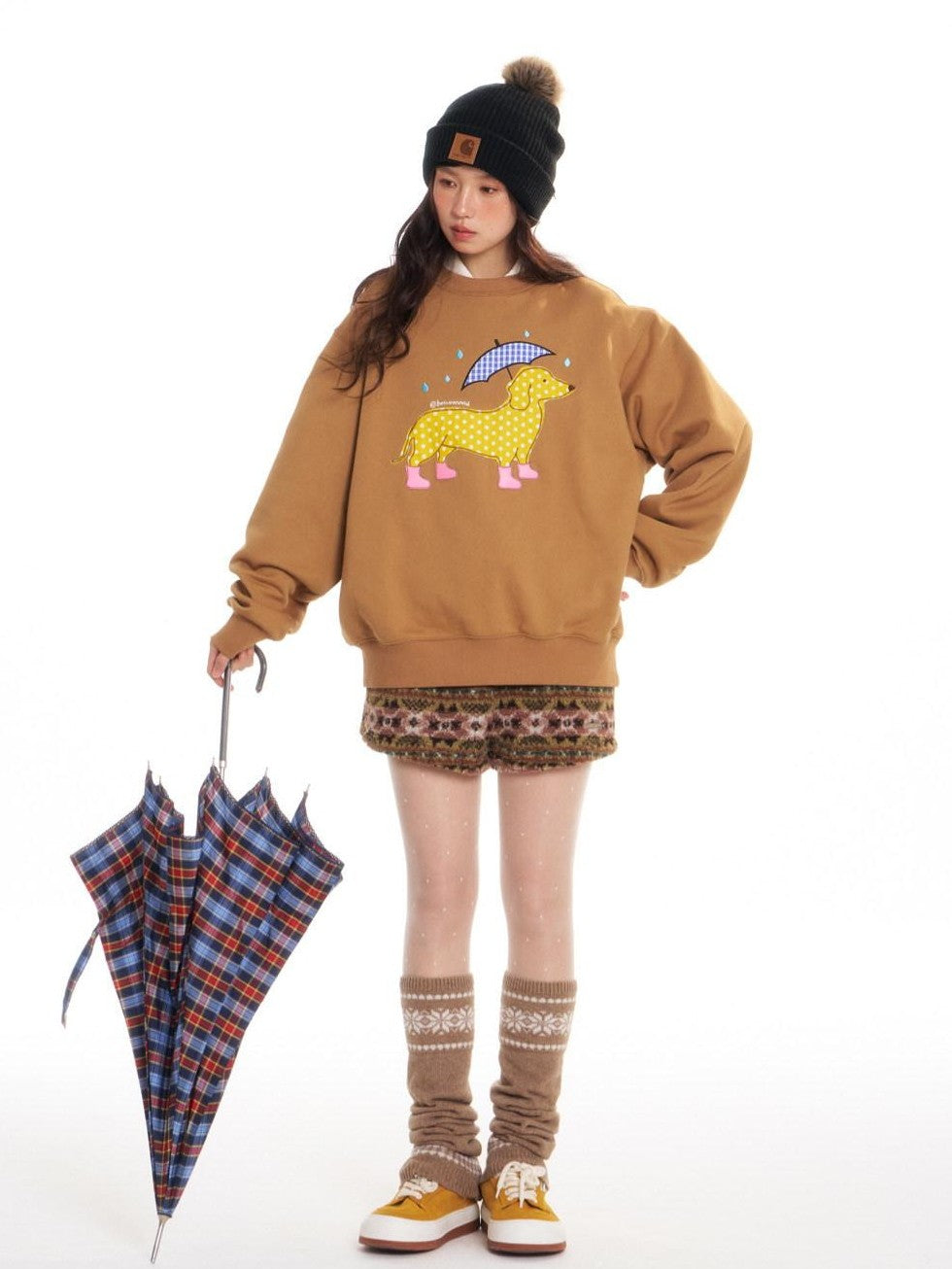 BETWEENAND Light Brown Applique Embroidery Chain Crewneck Women&