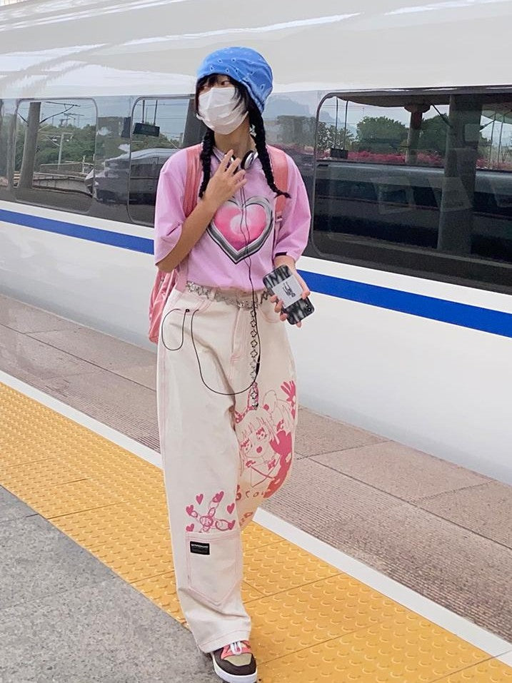 BETWEENAND Millennial Pink All Over Graffiti Print Women&
