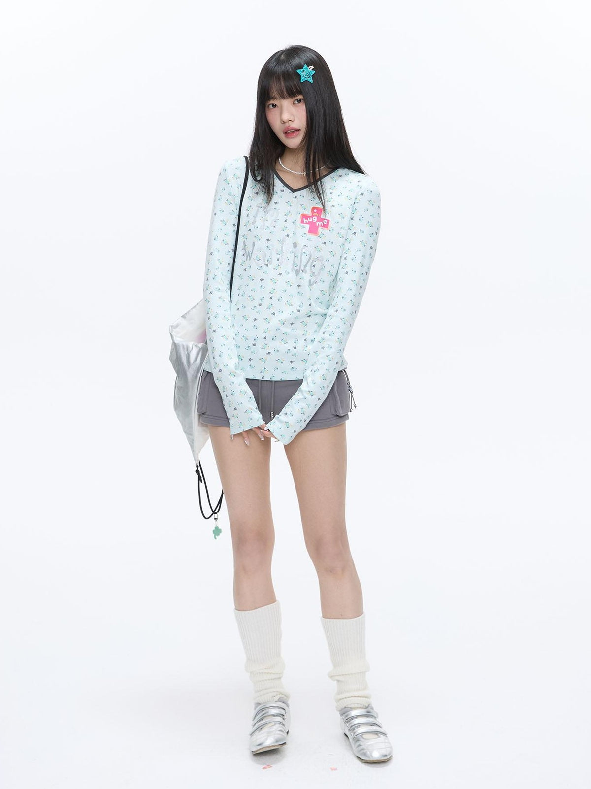 BETWEENAND Mint Allover Print V-neck Loose Women&