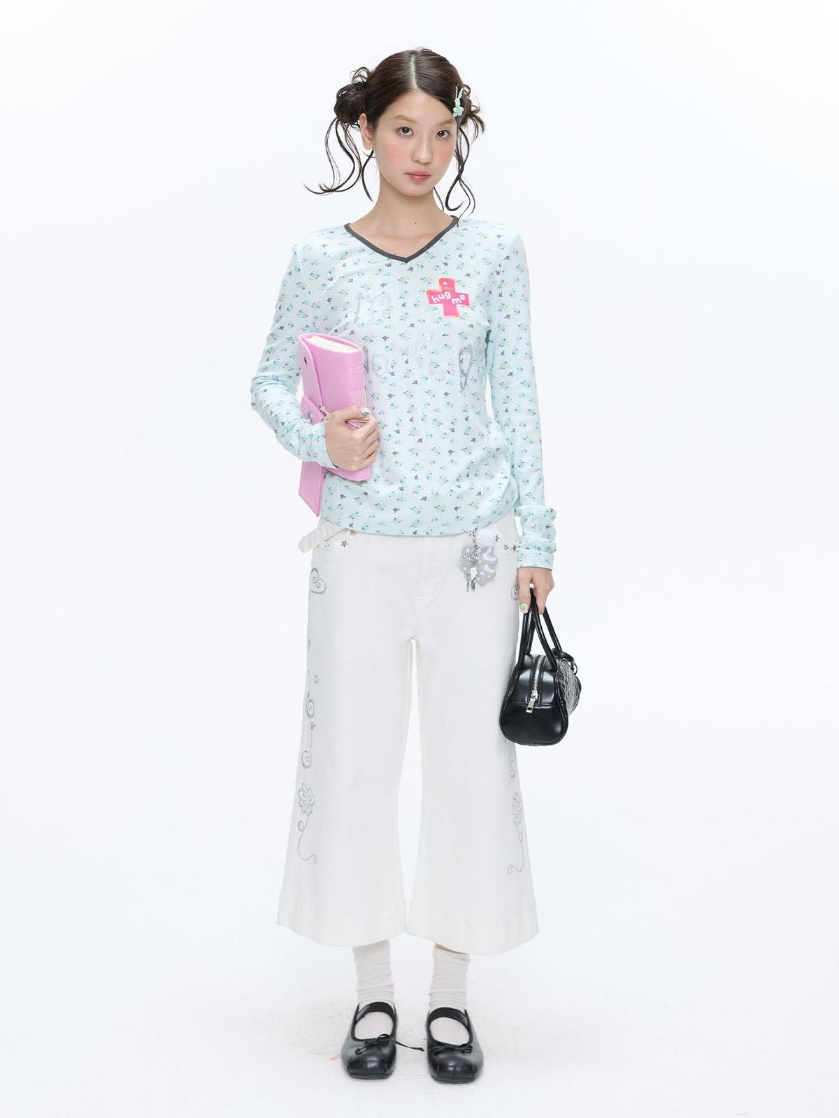 BETWEENAND Mint Allover Print V-neck Loose Women&