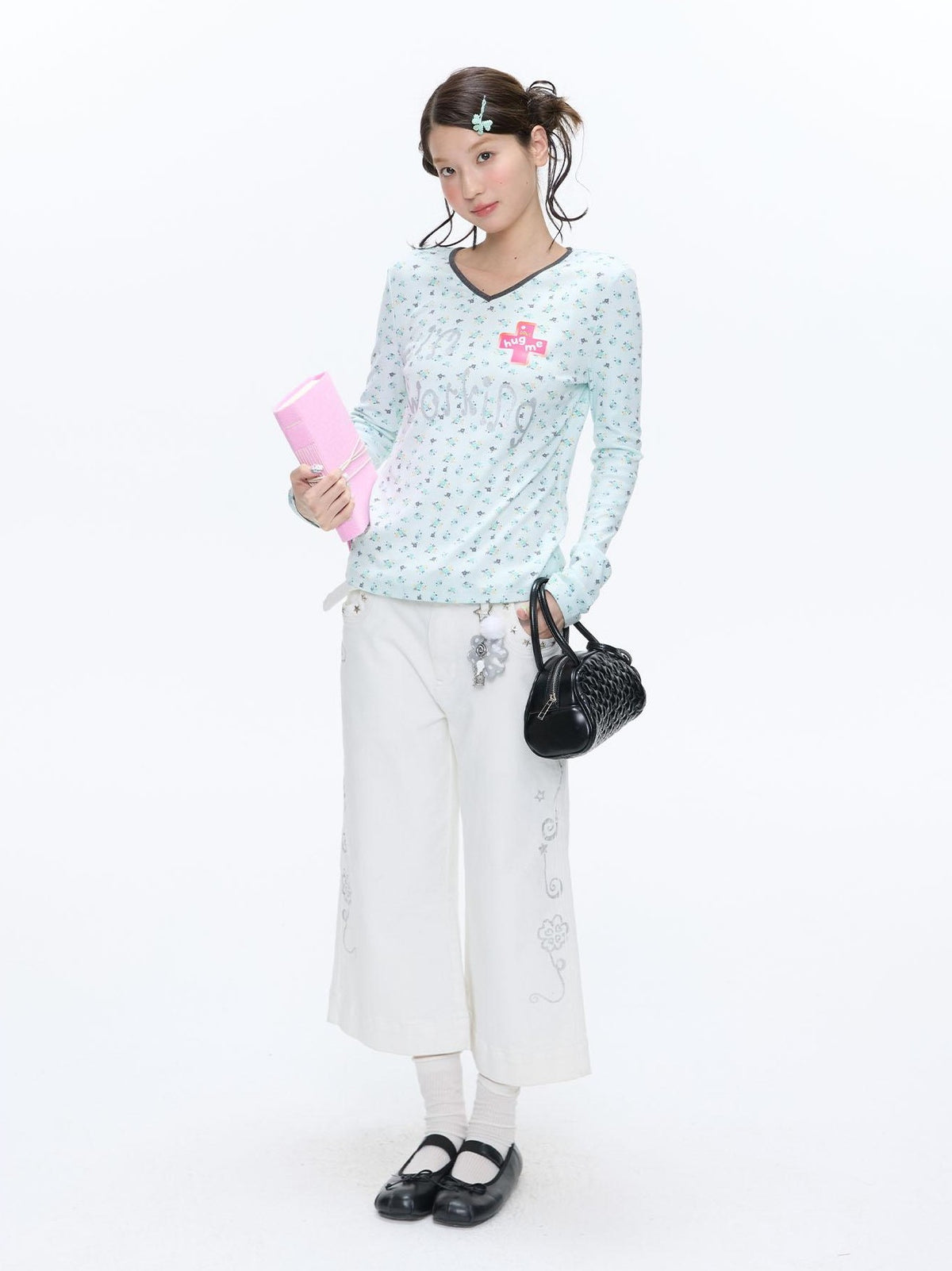 BETWEENAND Mint Allover Print V-neck Loose Women&