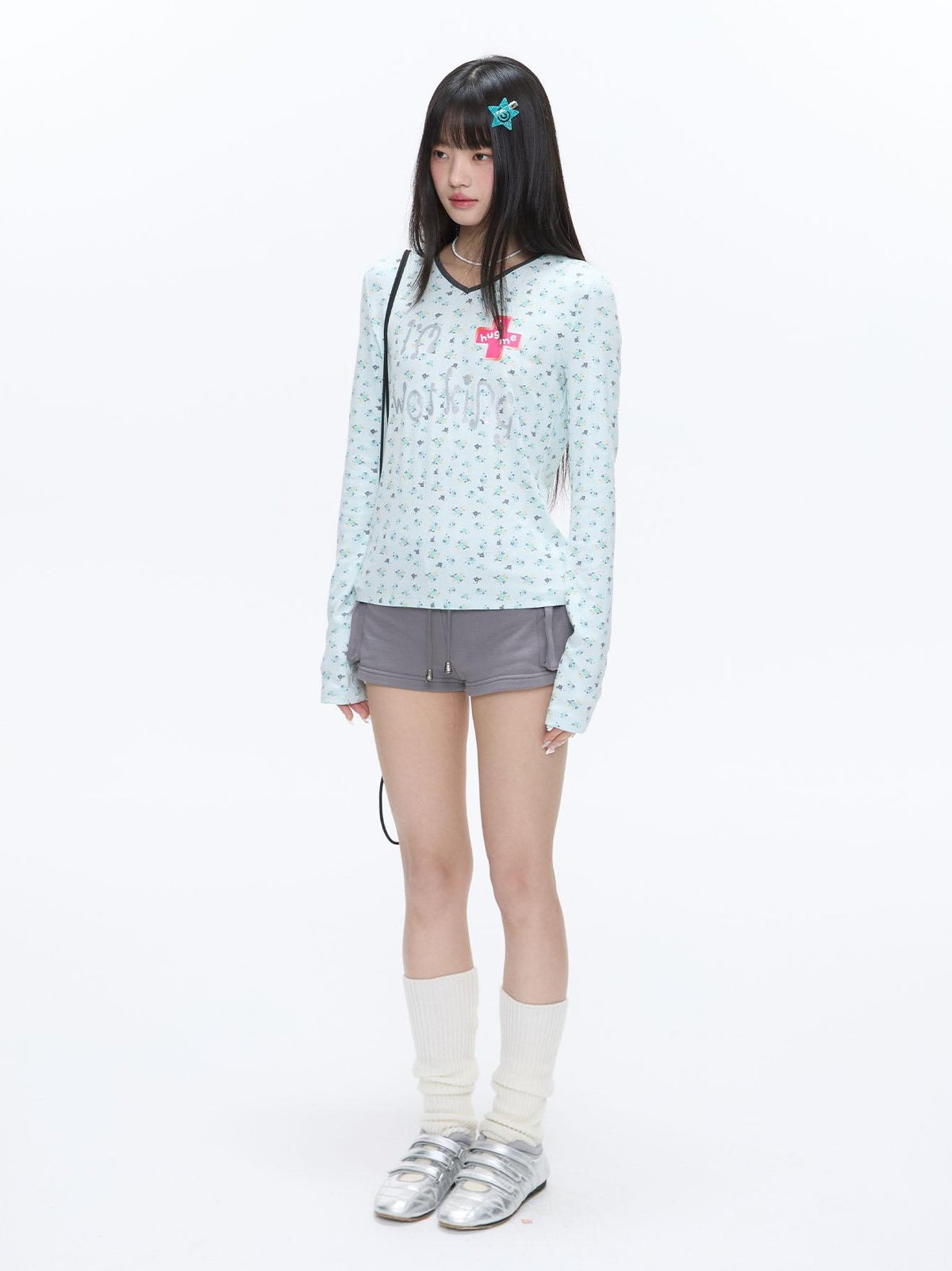 BETWEENAND Mint Allover Print V-neck Loose Women&