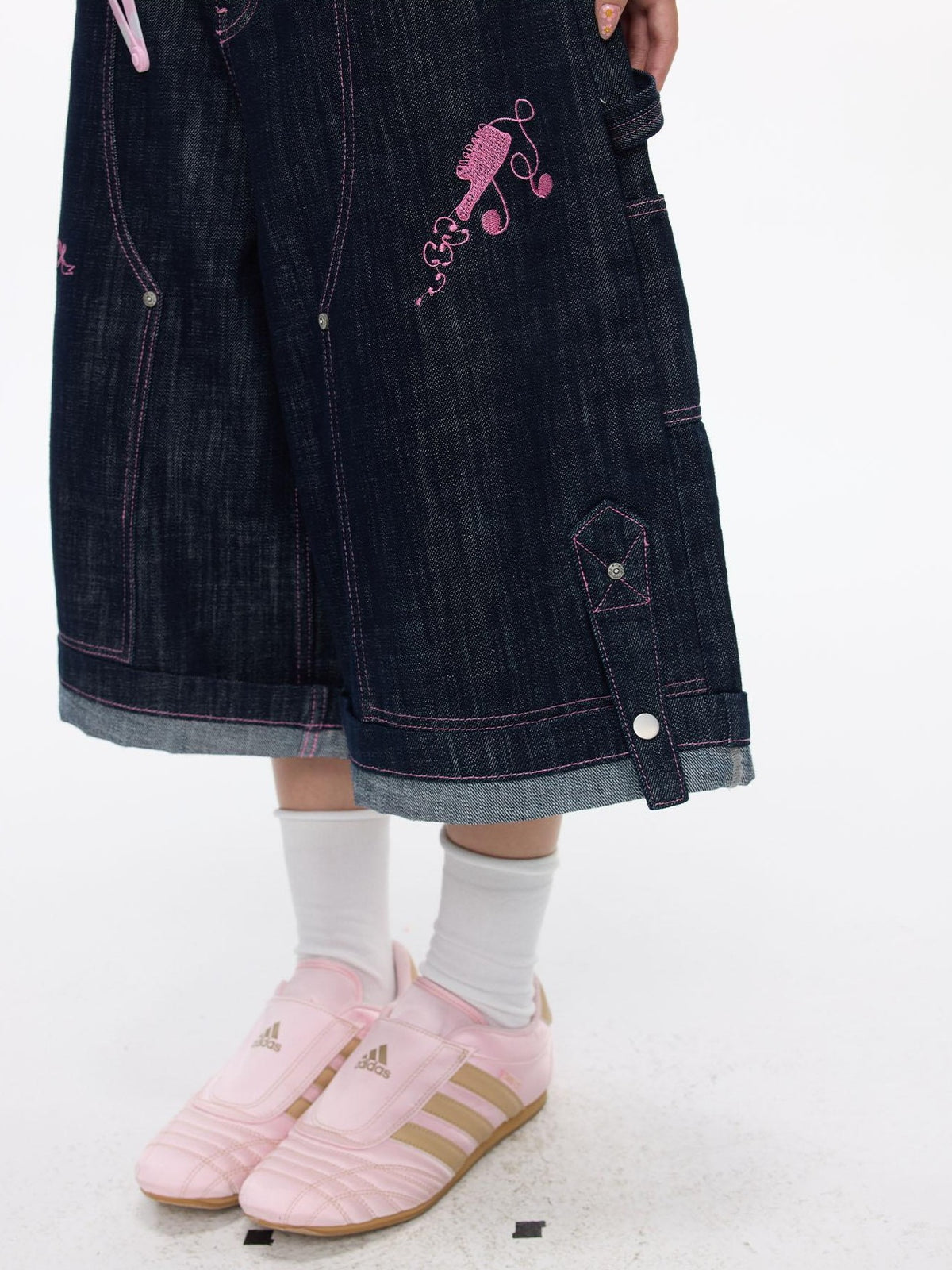 BETWEENAND Pink Stitching Vintage Raw Denim Wide Leg Women&
