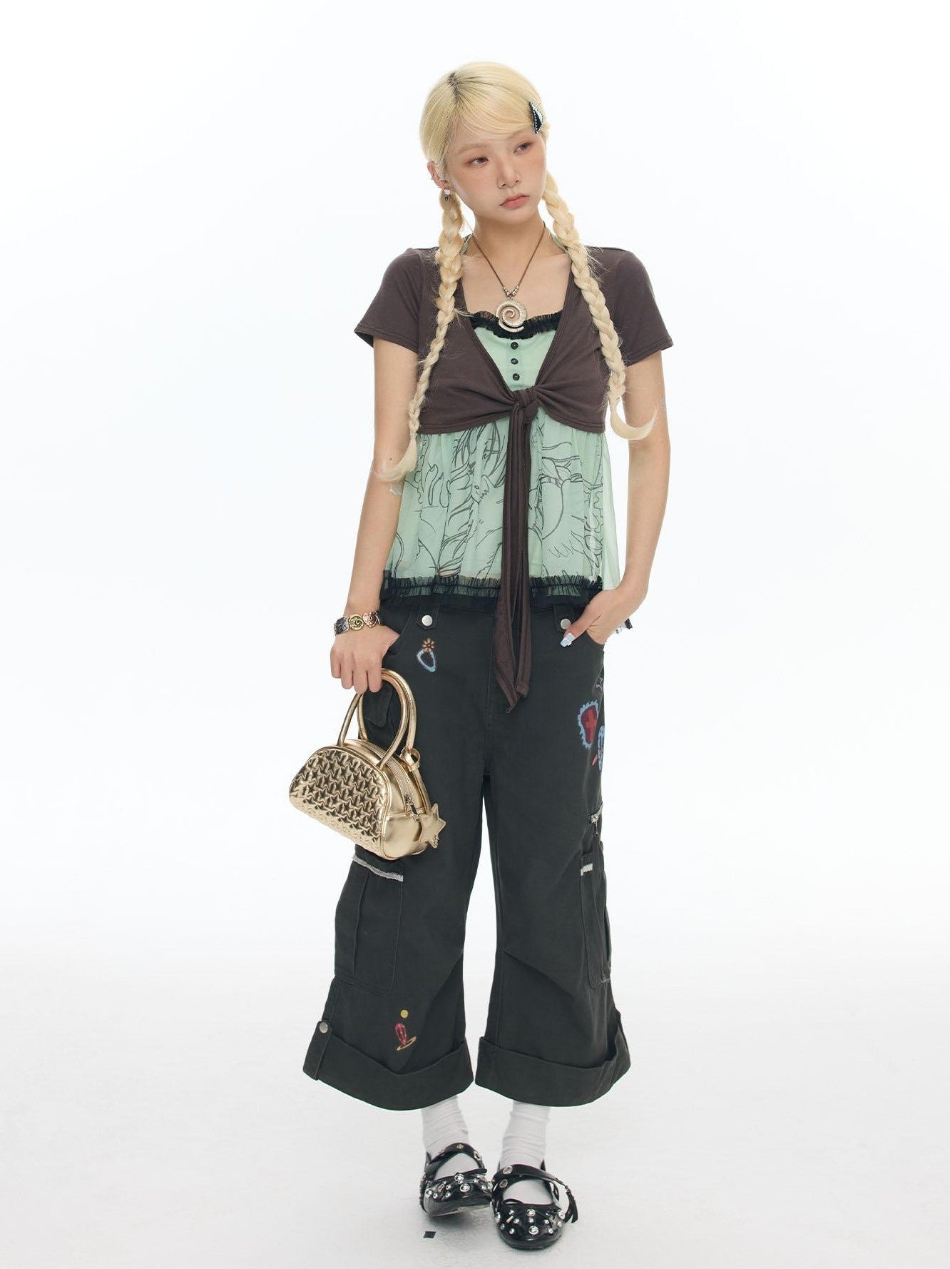 BETWEENAND Printed Micro Flare Multi Pocket Low Waist Cargo Women&