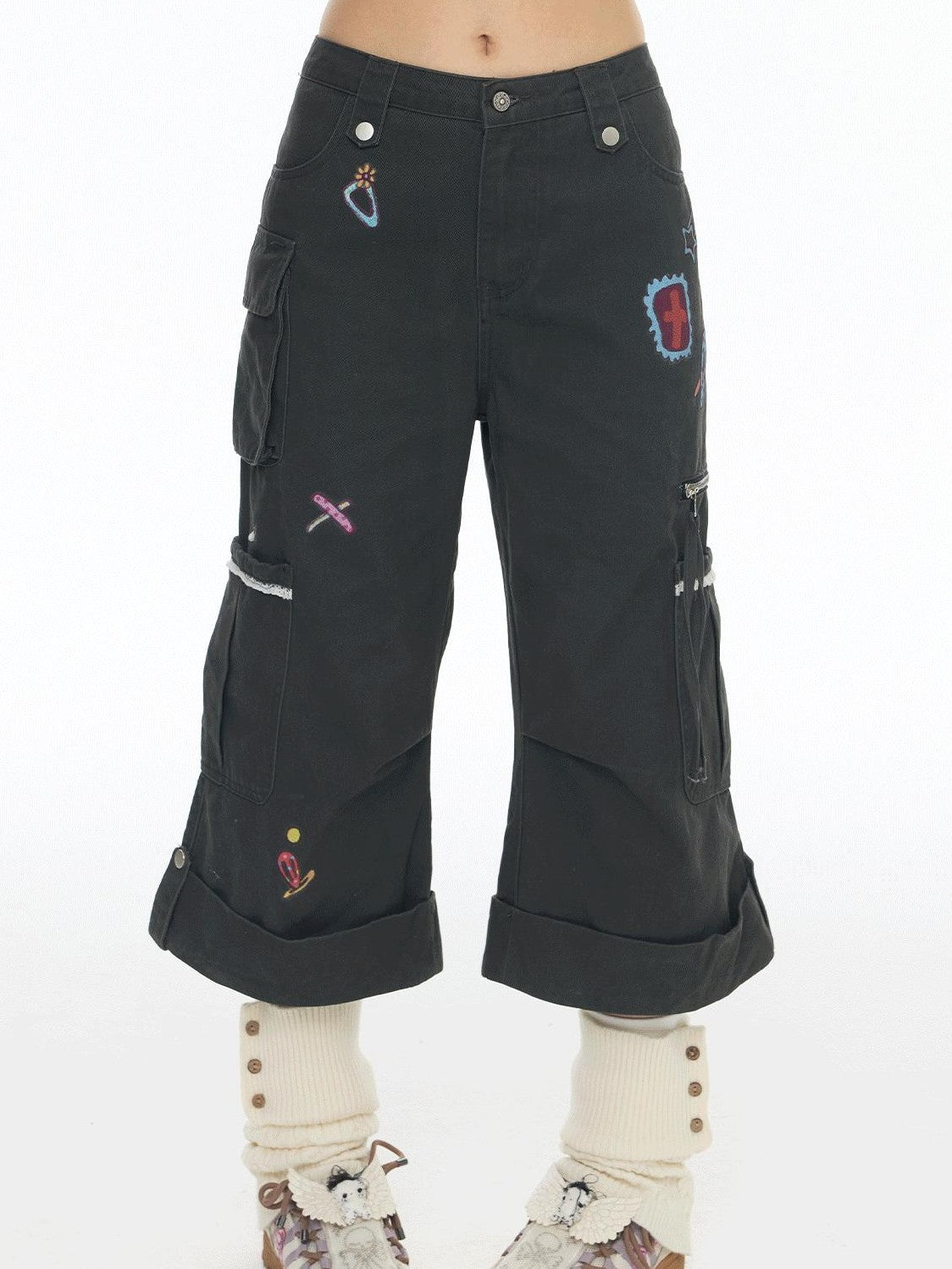 BETWEENAND Printed Micro Flare Multi Pocket Low Waist Cargo Women&
