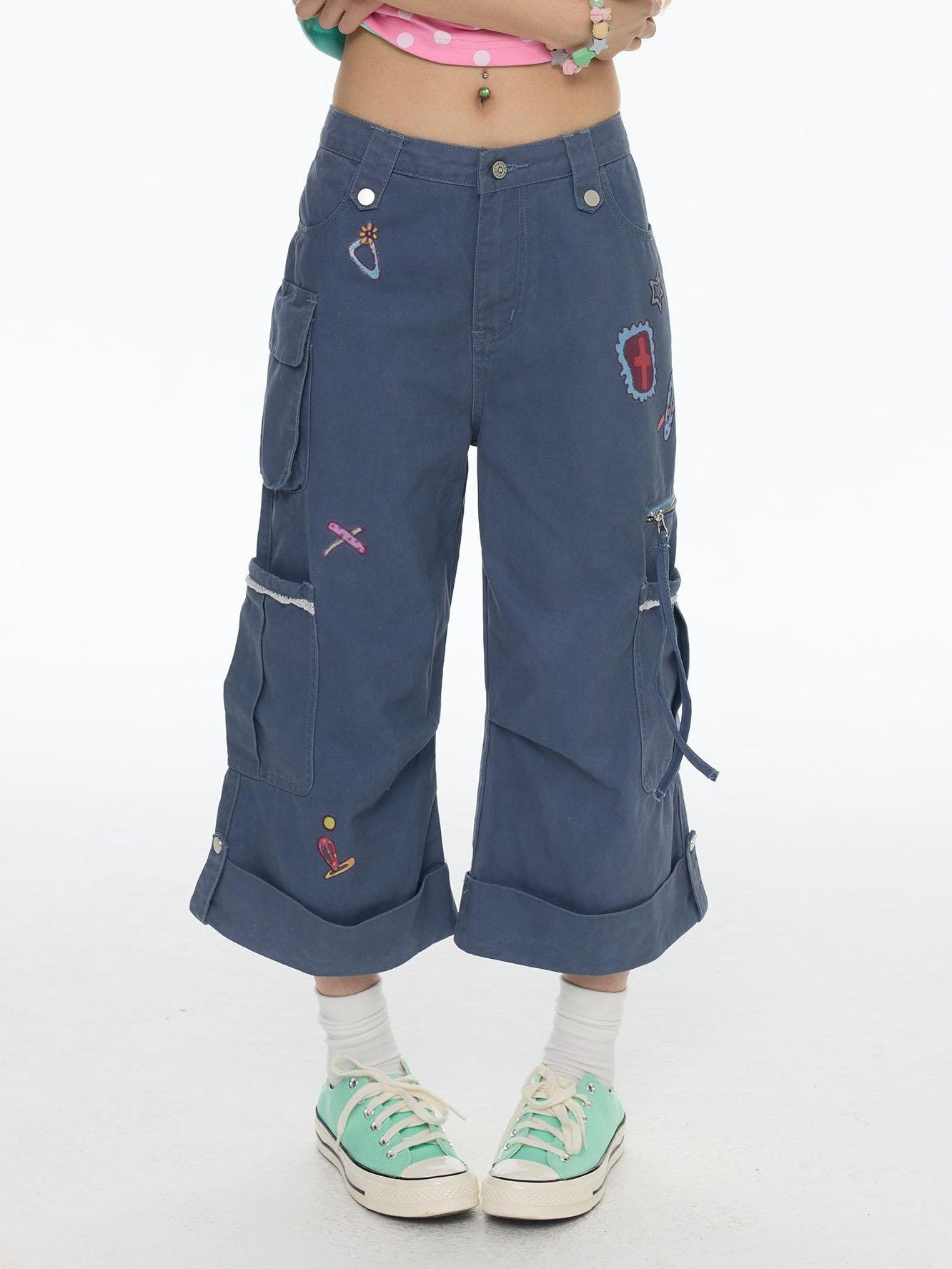 BETWEENAND Printed Micro Flare Multi Pocket Low Waist Cargo Women&