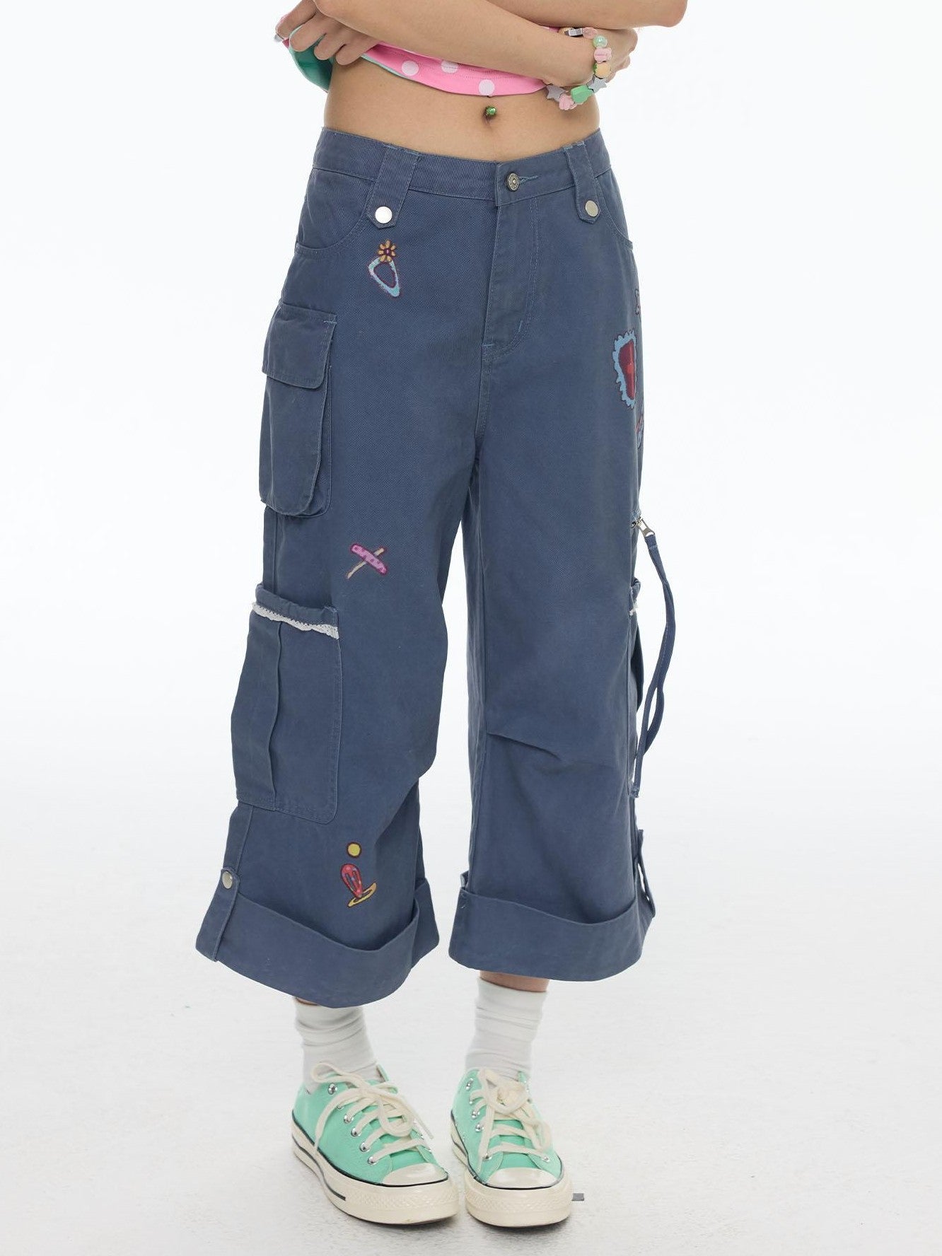 BETWEENAND Printed Micro Flare Multi Pocket Low Waist Cargo Women&