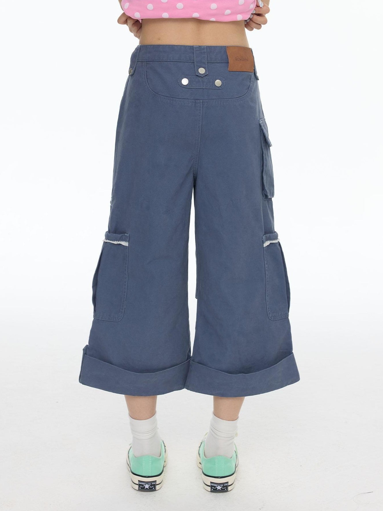 BETWEENAND Printed Micro Flare Multi Pocket Low Waist Cargo Women&