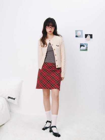 BETWEENAND Red Plaid Embroidered A Line Mid Waist Women&