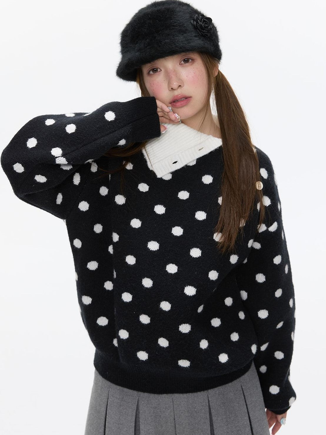 BETWEENAND Soft Plush Vintage Slanted Button Placket Knitted Women&