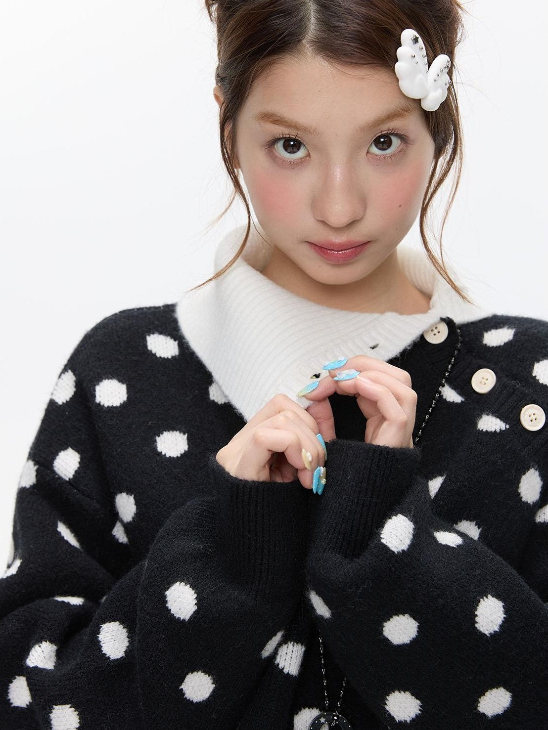 BETWEENAND Soft Plush Vintage Slanted Button Placket Knitted Women&