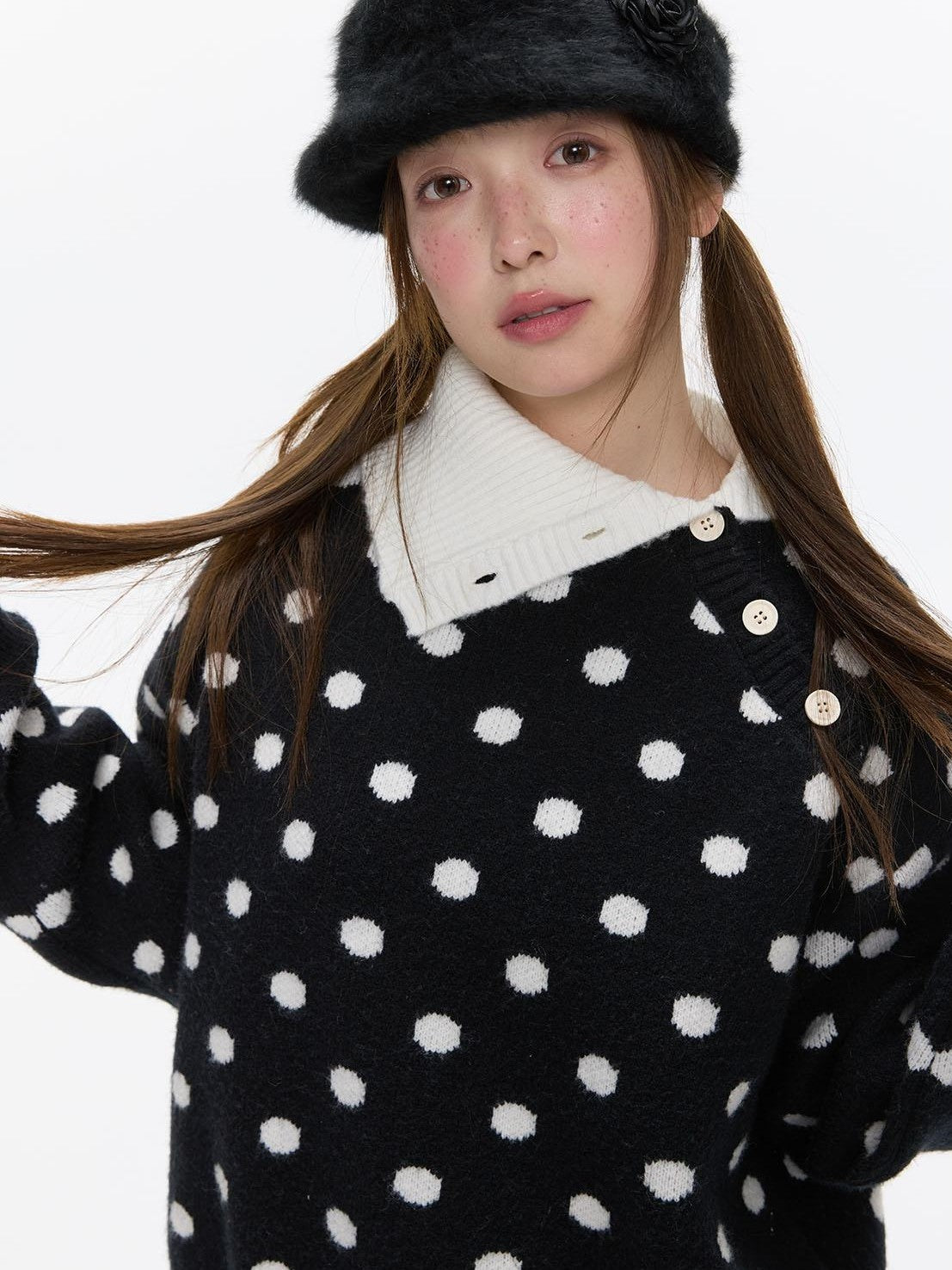 BETWEENAND Soft Plush Vintage Slanted Button Placket Knitted Women&