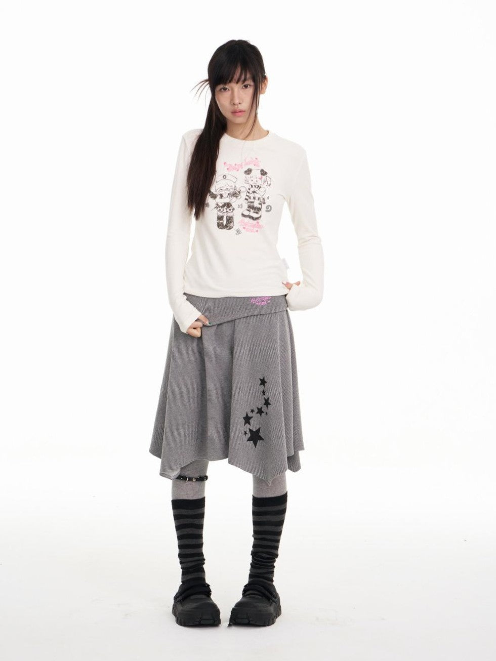 BETWEENAND Straight Cut Crew Neck Puff Print Women&