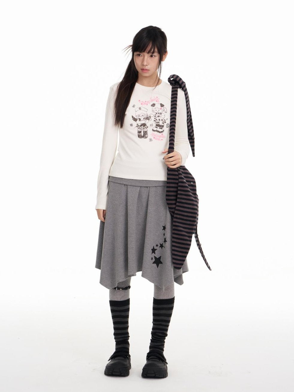 BETWEENAND Straight Cut Crew Neck Puff Print Women&