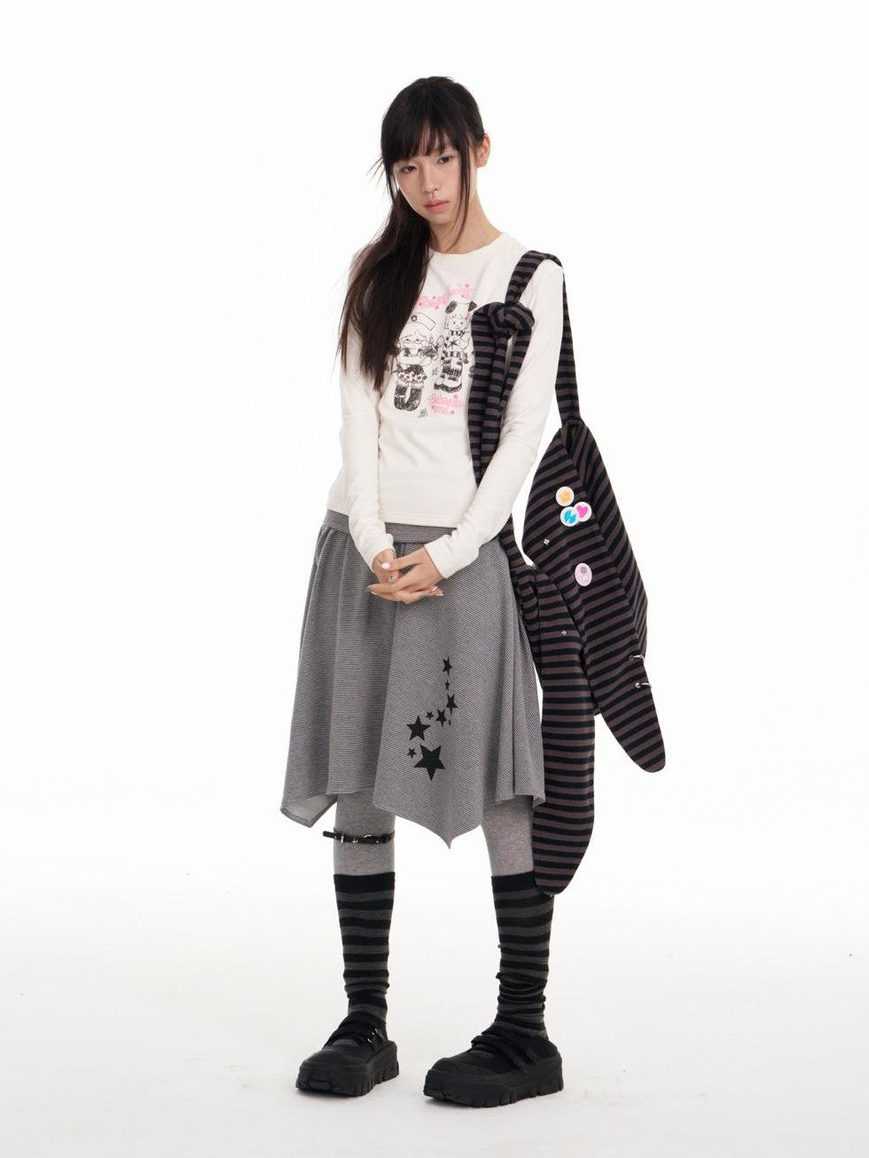BETWEENAND Straight Cut Crew Neck Puff Print Women&