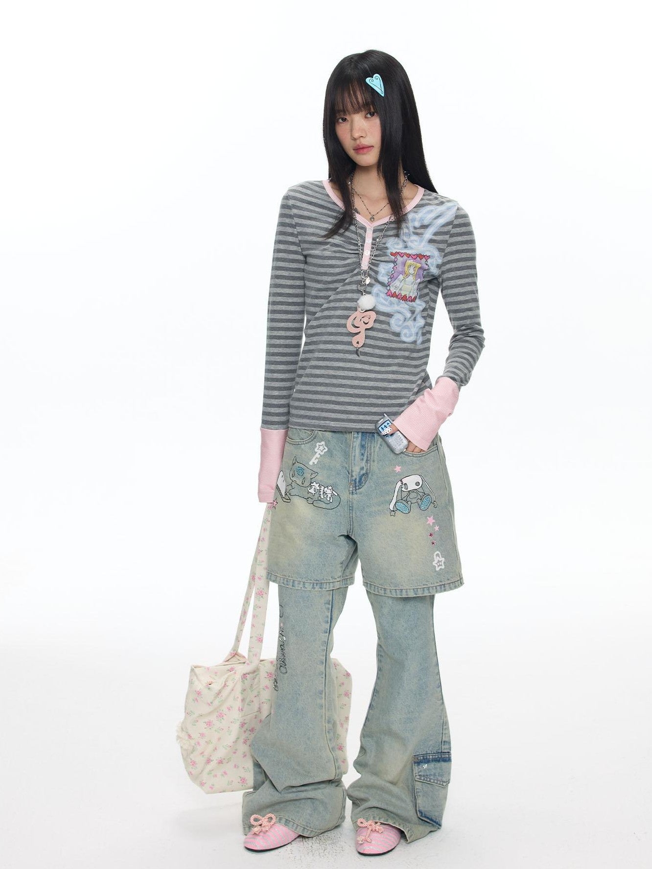 BETWEENAND Striped Splice Print Hotfix V-neck Women&