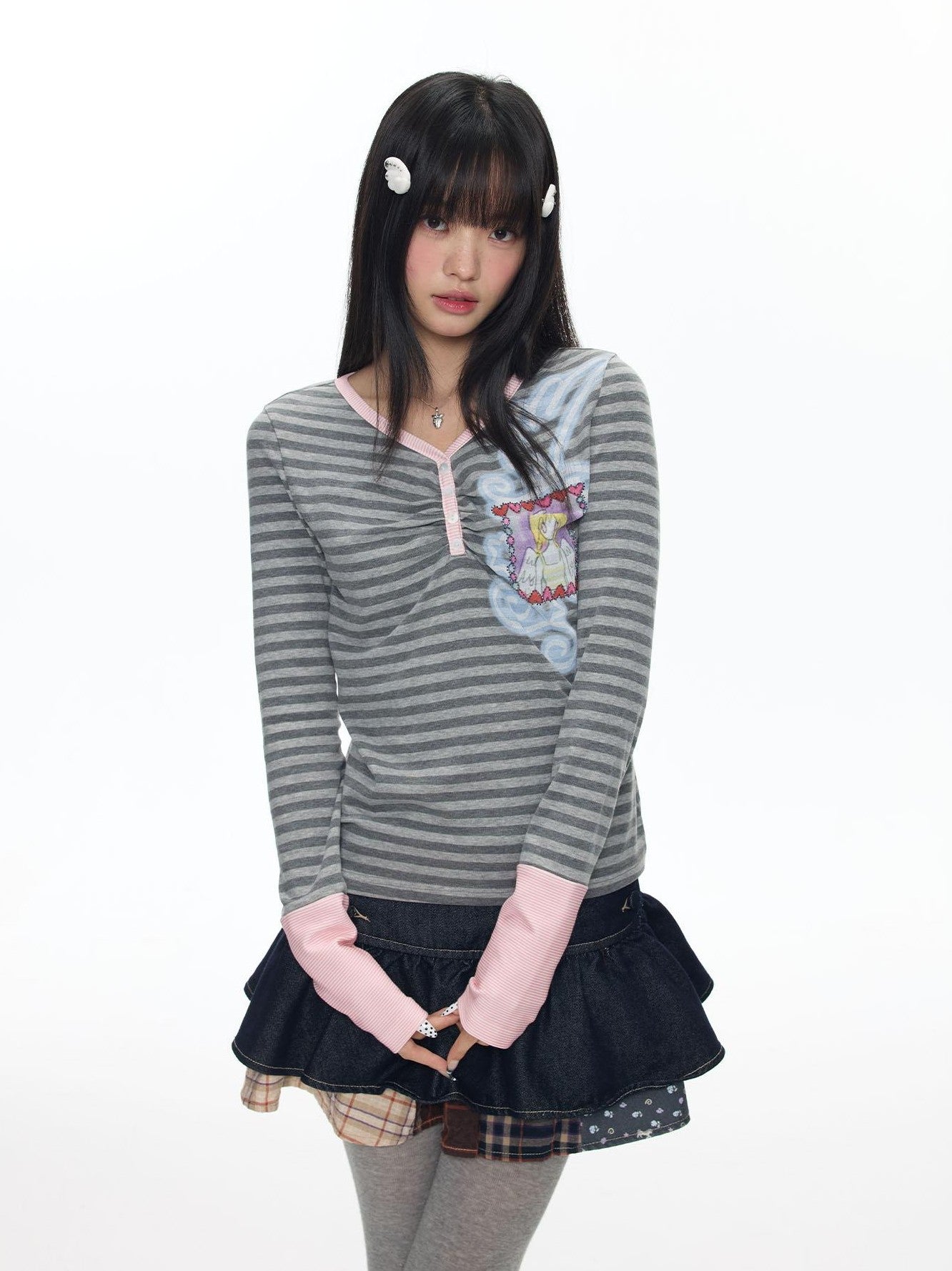BETWEENAND Striped Splice Print Hotfix V-neck Women&