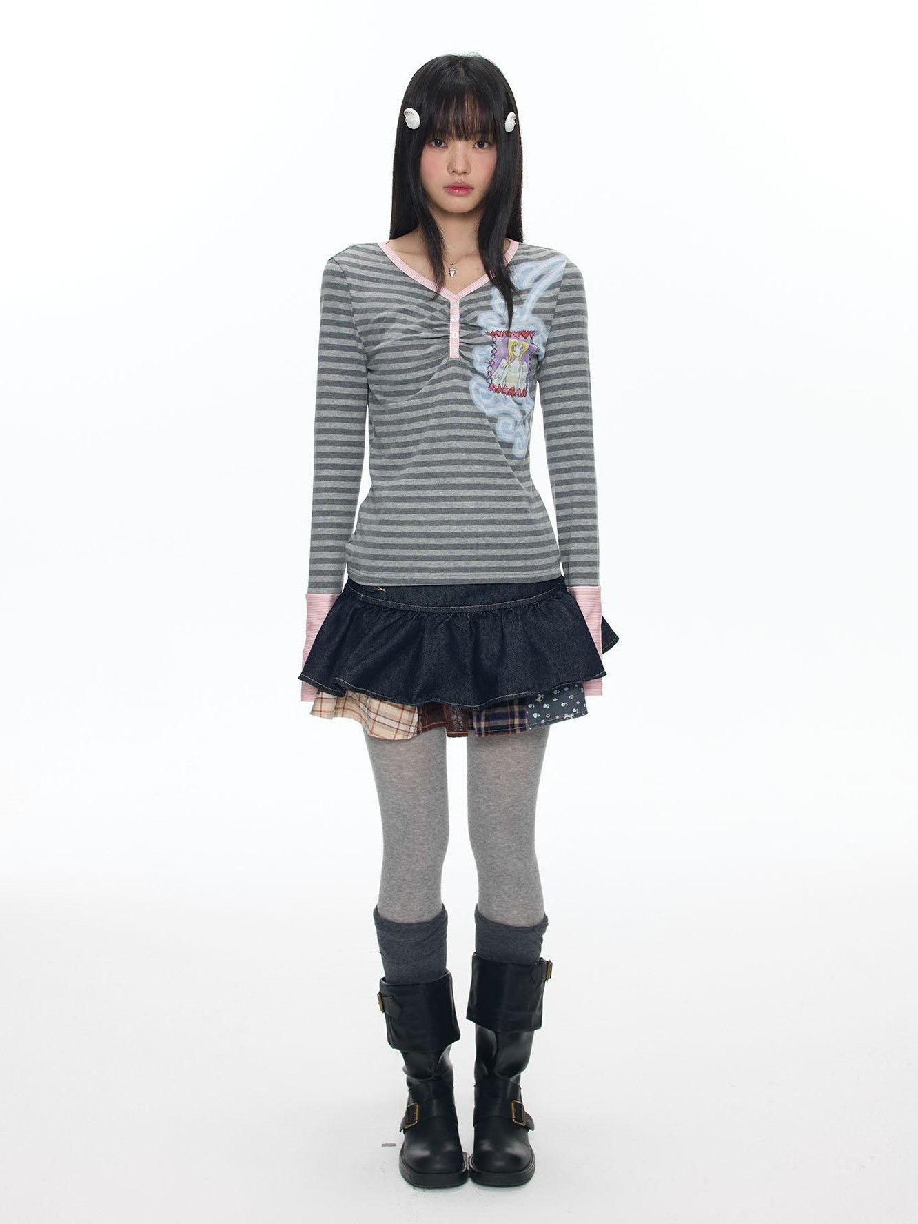 BETWEENAND Striped Splice Print Hotfix V-neck Women&