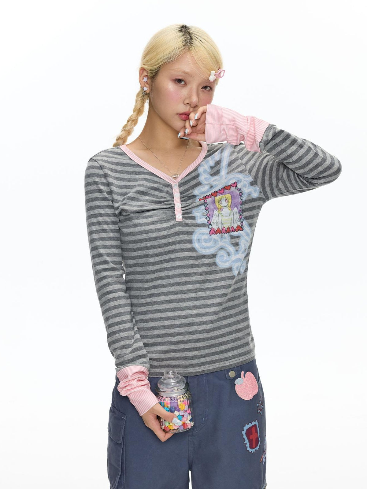 BETWEENAND Striped Splice Print Hotfix V-neck Women&