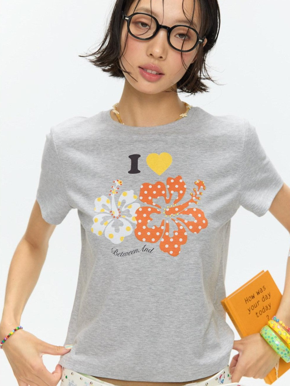 BETWEENAND Two Tone Floral Print Crewneck Short Sleeve Women&