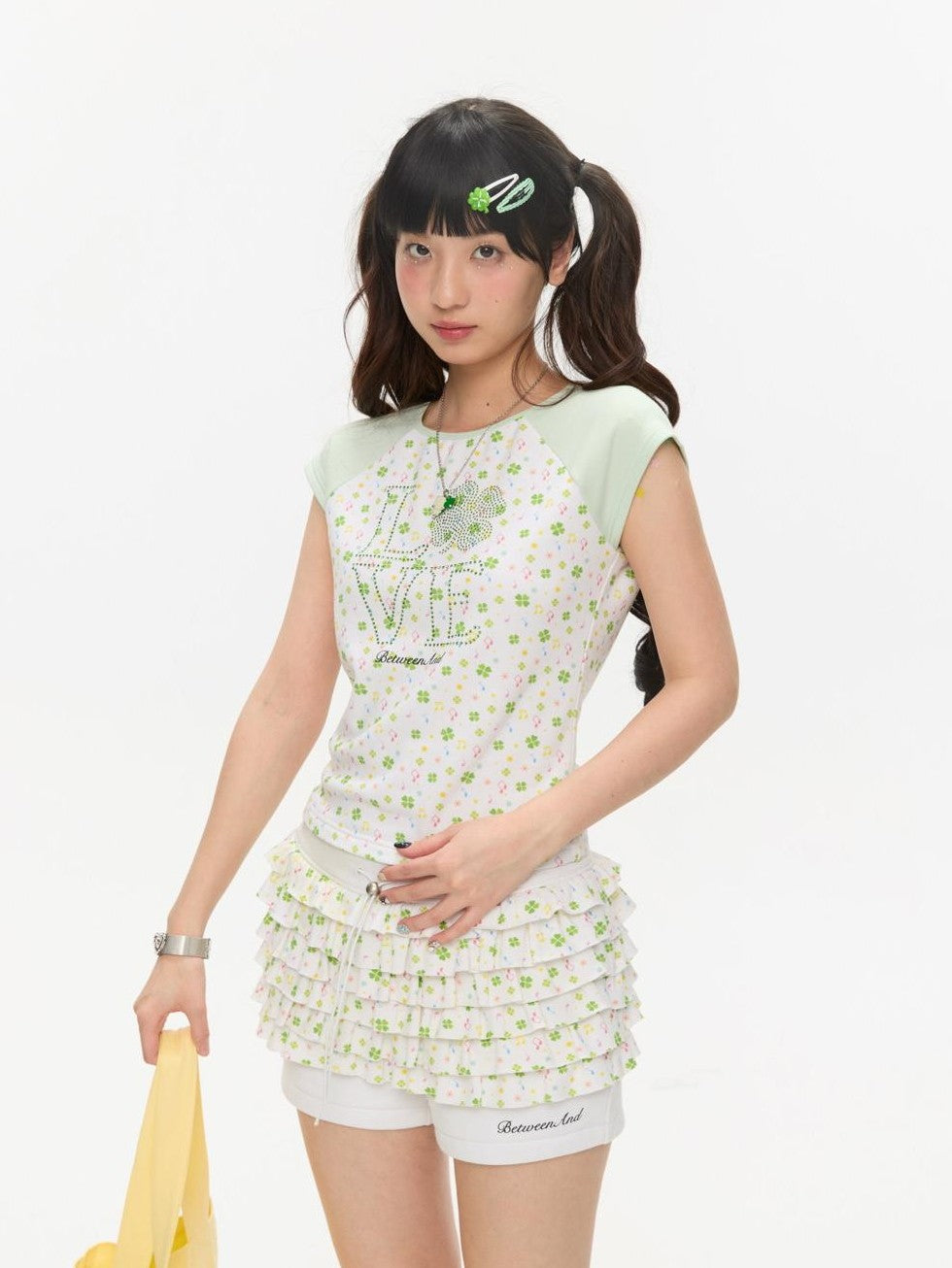 BETWEENAND Vintage Crystal Clover Print Raglan Slim Women&