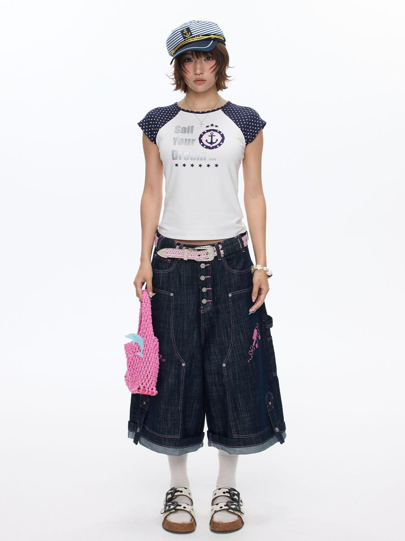 BETWEENAND White Contrast Letter Print Raglan Crop Women&