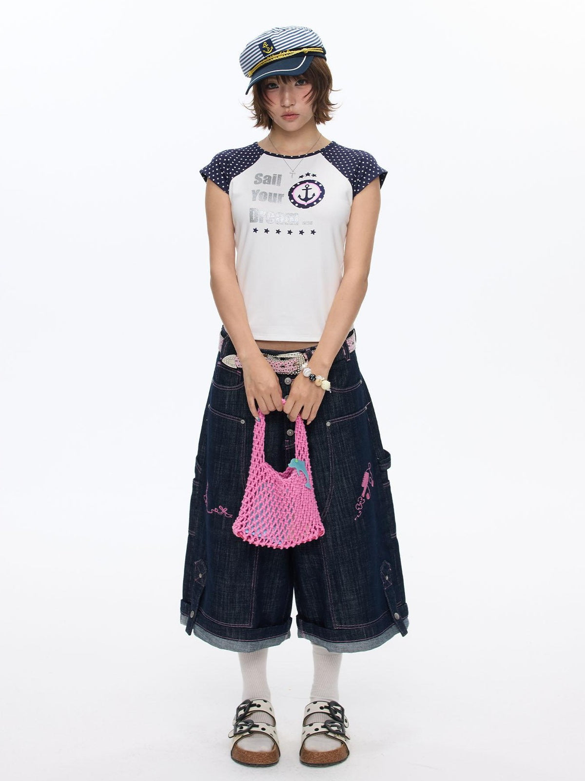 BETWEENAND White Contrast Letter Print Raglan Crop Women&