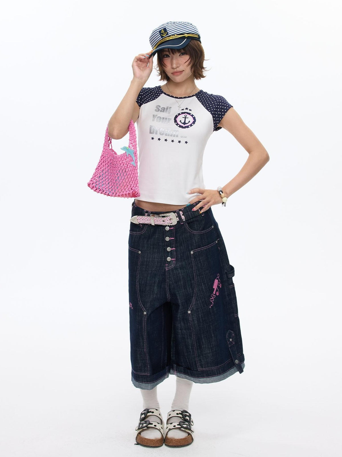 BETWEENAND White Contrast Letter Print Raglan Crop Women&