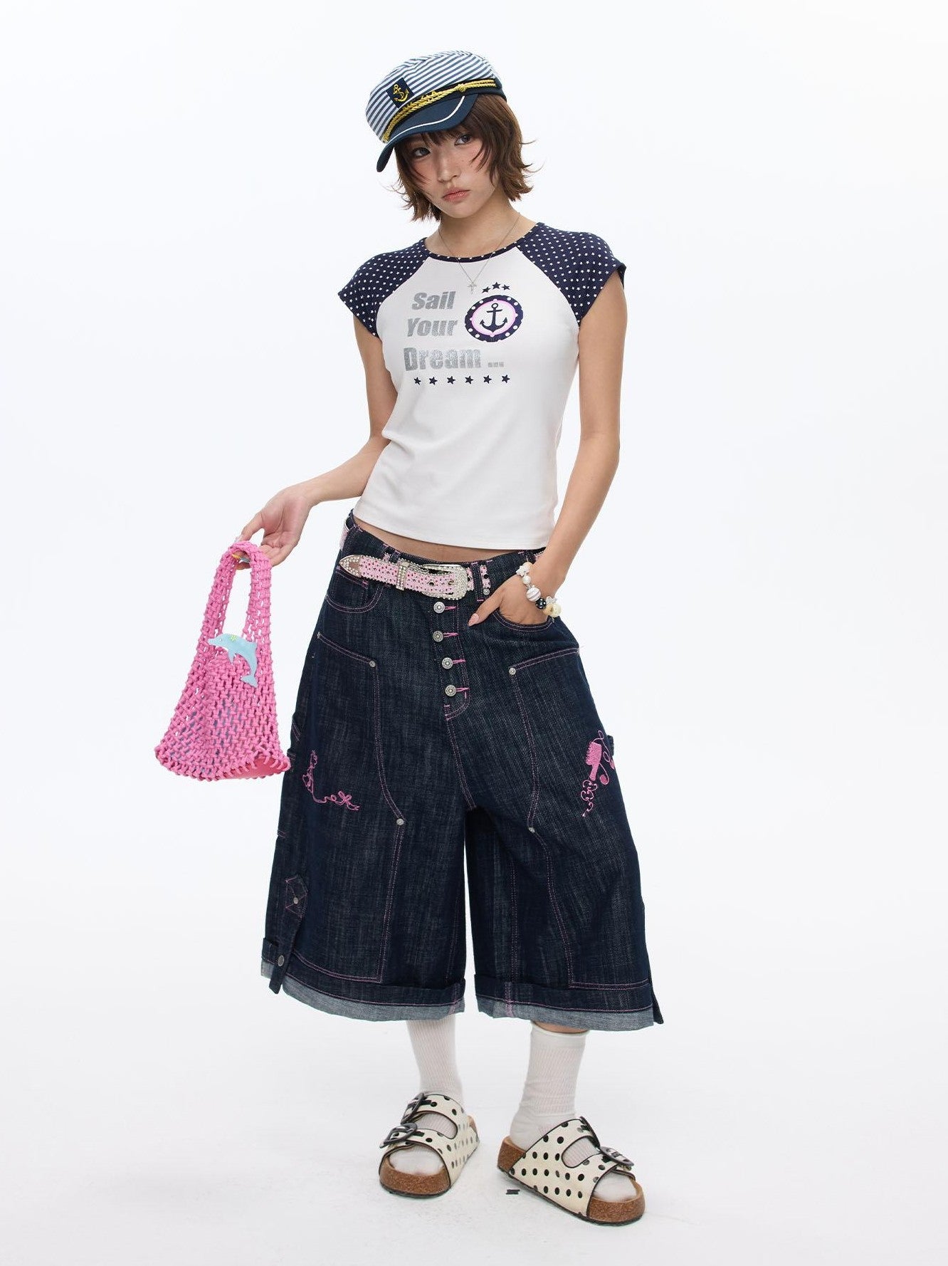 BETWEENAND White Contrast Letter Print Raglan Crop Women&